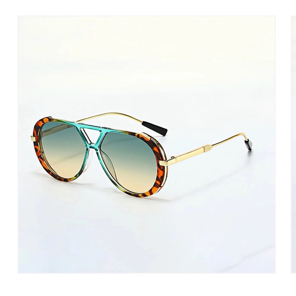 Stylish Tortoiseshell and Gold Aviator Sunglasses